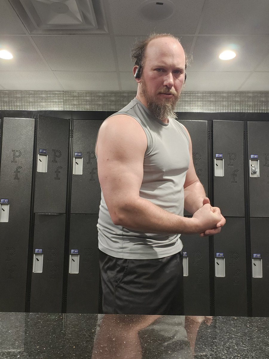 T0talReck's tweet photo. Hit the gym today did arm's for a total volume weight of 52,000 lbs moved

#Gym #GymLife #gymmotivation #fitness #FitnessMotivation #workout #muscles https://t.co/UwMH7Hrs22