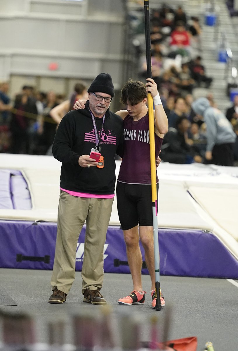hsjrphoto's tweet photo. .@CoachMacPV 14ft and a sectional champion congrats @op_athletics @MaxMancabelli https://t.co/xIr3XIXNbr