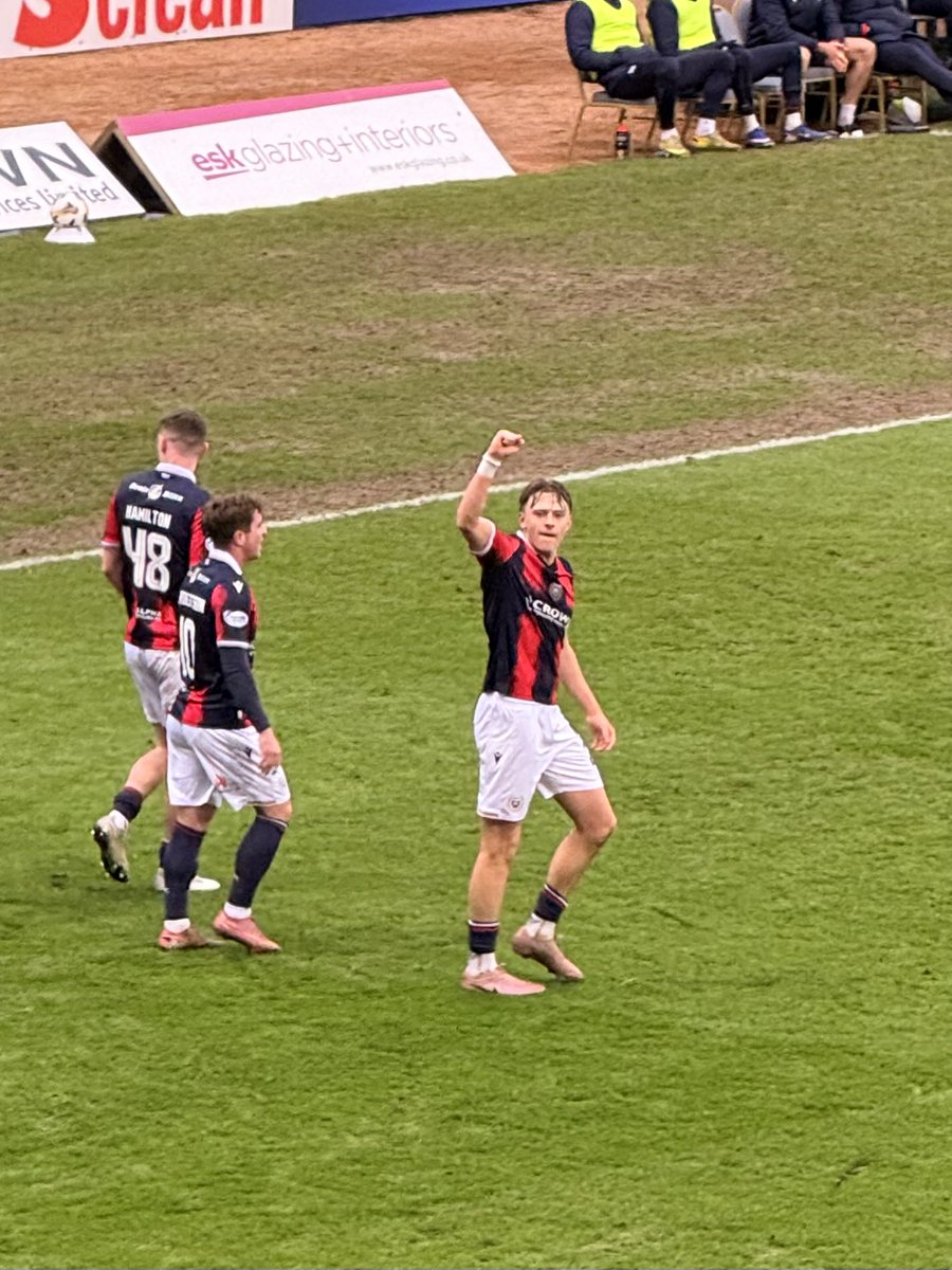 bofagaz's tweet photo. What a thoroughly entertaining match today at Dens Park. Thought we had won it, then lost it and then a last minute screamer for a 3-3 draw. Love The Dees π #Dundee #MonTheDees https://t.co/y4PqrneMSv