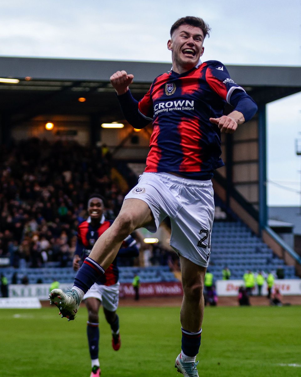 bofagaz's tweet photo. What a thoroughly entertaining match today at Dens Park. Thought we had won it, then lost it and then a last minute screamer for a 3-3 draw. Love The Dees π #Dundee #MonTheDees https://t.co/y4PqrneMSv