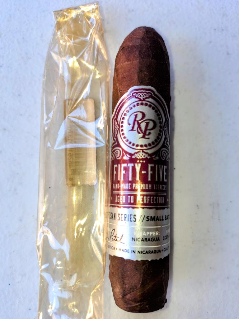 PuffSmokeNAsh's tweet image. Sparkin Up 💥 this @RockyPatelCigar that has been resting 🛏️ since 2011 Fifty-Five #Corona 4x55 #Maduro definitely delicious 🤤😋🤤😋🤤😋🤤😋🤤😋🤤😋 🔥🔥🔥🔥🔥🔥🔥🔥🔥🔥🔥💥🧨
