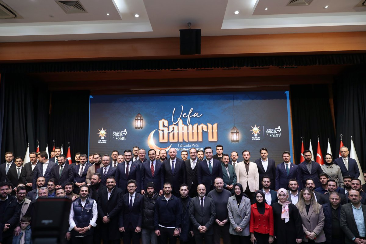 İstanbul’da Gençlik Kollarımız tarafından düzenlenen Vefa Sahuru’nda, farklı dönemlerde gençlik kollarımızda görev almış dava arkadaşlarımızla bir araya geldik.

Aynı hatıraları, aynı heyecanı ve aynı yolculuğu paylaşan bu güçlü buluşma; teşkilatımızın sürekliliğini ve kardeşlik