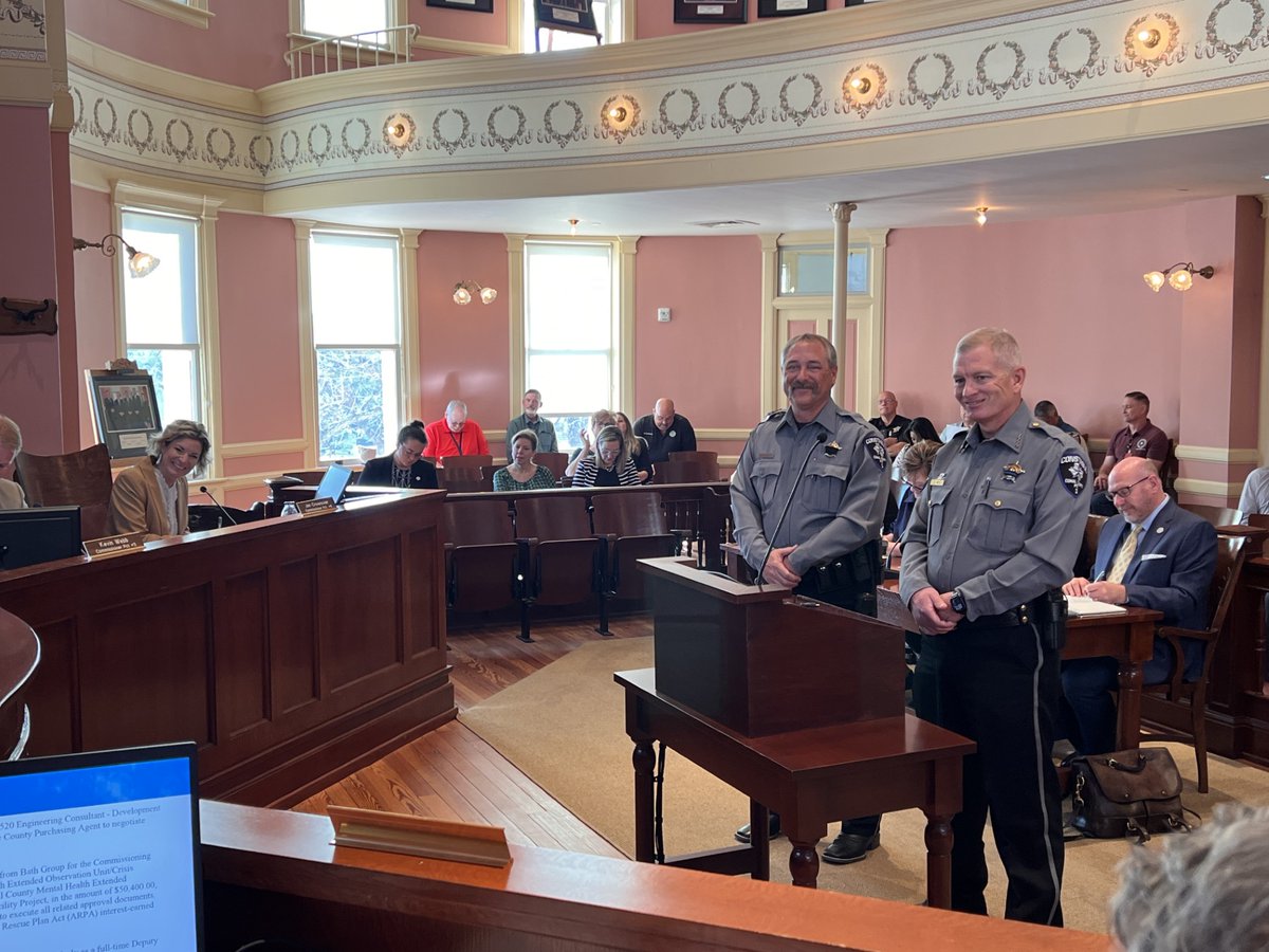 ComalCountyTX's tweet photo. Please join us in welcoming Brett Neely as the new full time Deputy Constable for Precinct 1. 
Commissioners Court approved his appointment this week. We look forward to the service and dedication he will bring to our community. 
Welcome to Comal County, Deputy Neely. https://t.co/uQG8mOHQMv