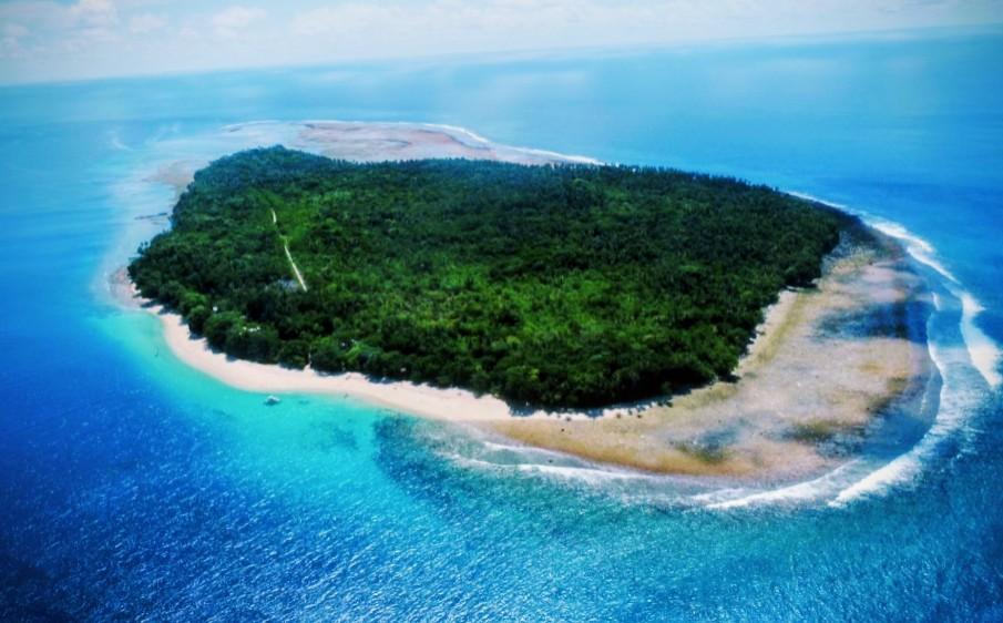 angkytm's tweet photo. Sudah sebulan kapal MT Niko yg mengangkut minyak sawit  kandas di kawasan konservasi Pulau Dua, Tambrauw. Diduga isi CPO tumpah ke perairan laut sekitar, yg  berdampak merusak habitat fisik &amp; terumbu karang, populasi ikan &amp; hasil tangkap nelayan menurun.
https://t.co/U5QovxNpwB https://t.co/kEDA8itgvc