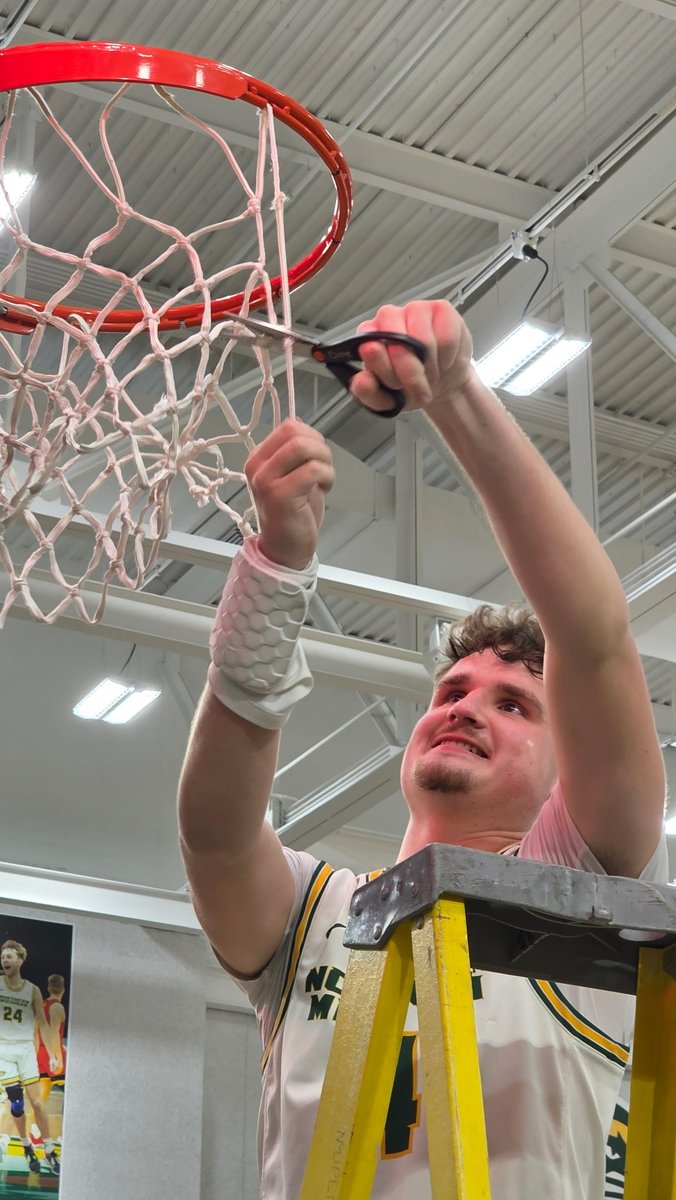 Neenah Boys Hoops tweet media