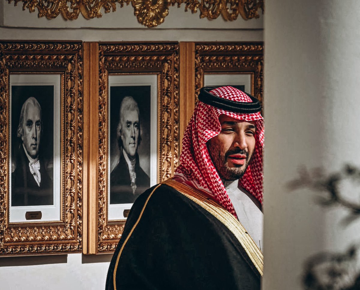 ما للامور الكبيرة .. غير روس الكبار 
منعاً للاحراج يعني لا يزيد الضجيج

يالشرق الاوسط من ازعاج العمايم مجار
تبقى الشعوب العربية .. بنفس النسيج

اليا وقفنا .. وزنّاها براس العيار 
واليا التفتنا على الغاوين راحوا هجيج

وان قام فيها ولد سلمان  واصدر قرار :
يرتاح شعب السعودية وشعب