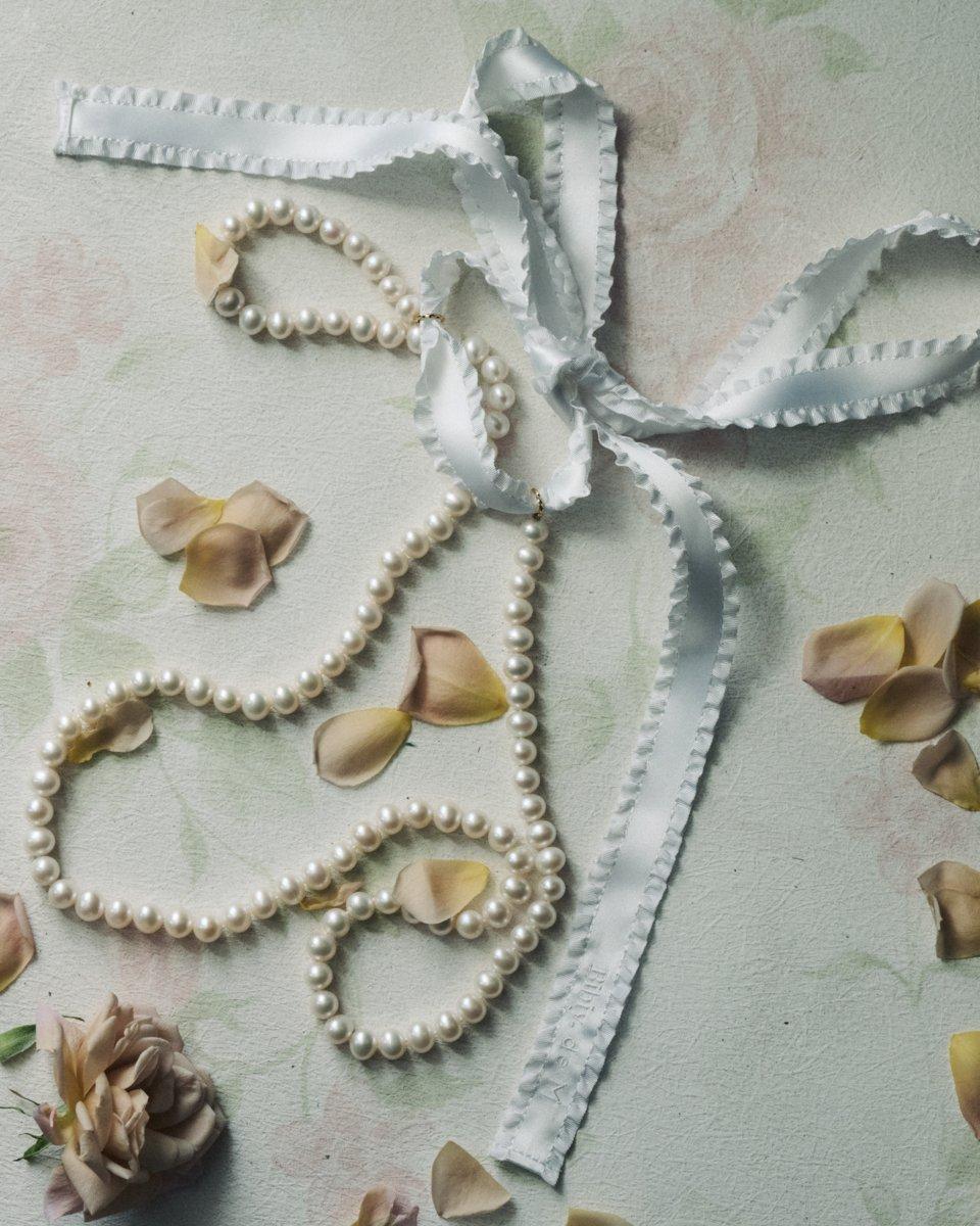 新着】ビビィとビジュードエムが初コラボ。淡水パールを使ったリボン