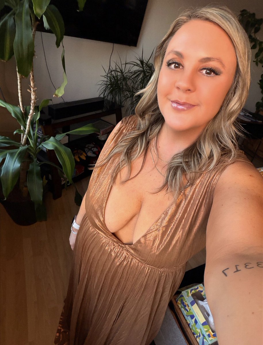 KittyTigerMeow's tweet image. Bronze &amp;amp; Brilliance 🤎🤎🤎
#SaturdayNight 
#saturdayvibe