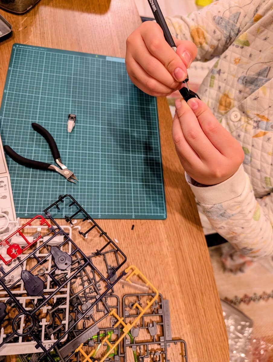 母と息子のデスサイズ日記🦇 ◇3日目 完成 1時間ちょっとで両脚、腰