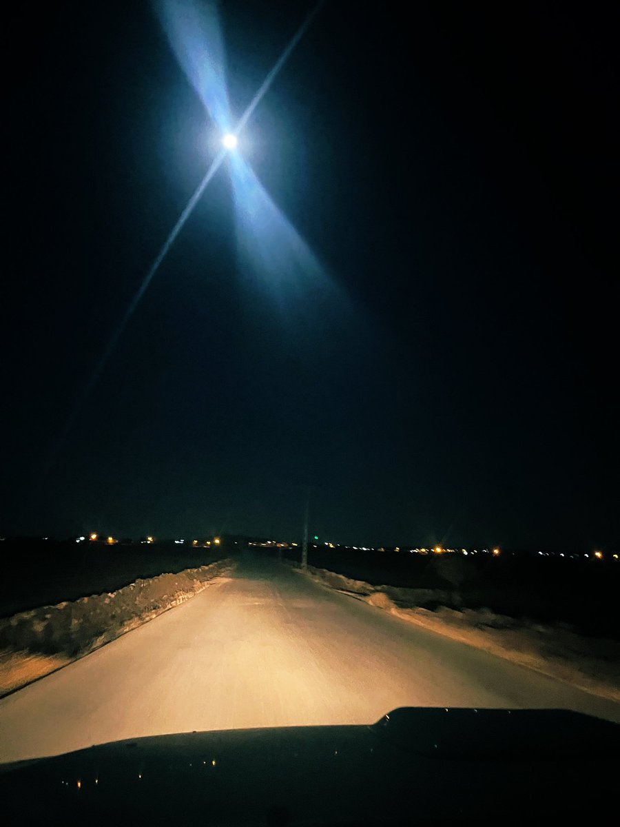 kurdeloji's tweet photo. Di her strana xweş de tu heyî, 
Di her gulên geş de rûdena tê heyî,
Bihar ji te distîne renge xwe, 
Adar bi behn û şêwqa te dide nav û dengê xwe. 
Tu yî Ey yara bê bext, be ojdan, ezîz û ruden şêrîn.
Eger evana ne bana?
Wê çawa kem bû bane ev birîna dijwar kûr û şêrîn. https://t.co/kFHOQ5V1oc