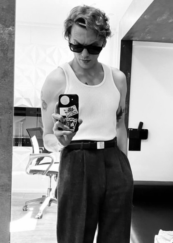 Turtlerabbitme's tweet image. hot single dad of 12😪 #tired