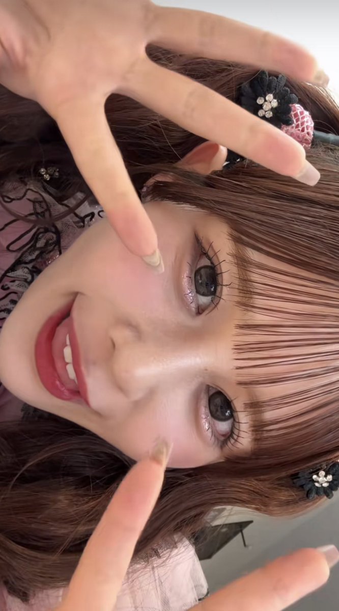 shunbi09's tweet photo. びびおはよう！今日は14時からバイトだけど、それまでなんも無いから遅めの起床☀️ 昨日はリリイベお疲れ様！あめちゃんが沢山きゃんちゅーあげてくれるからそれ見るだけで元気になれる！みんなありがとう〜！ ドアップびび可愛すぎる😻
今日も一日頑張ろうね！

#村川緋杏 
#みてみてびびちゃん https://t.co/qcKeOXc2pq