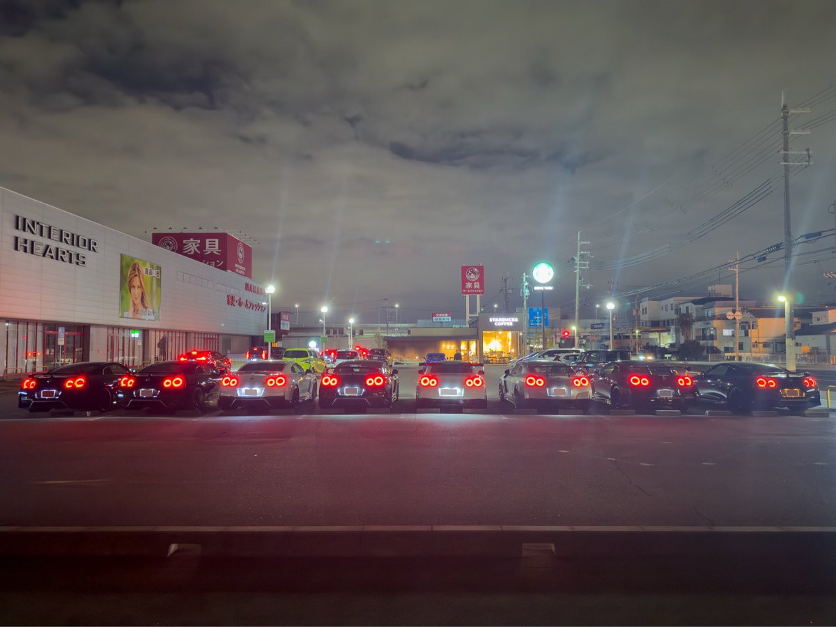 r35GTR_you's tweet image. R35GT-Rスタバミーティング☕️
⭕️⭕️    ®︎⭕️⭕️ ×8台
激寒だったけど、楽しかった✨

#GTR #R35 #スタバミーティング 
#純正テール倶楽部　
#ライトONの美学