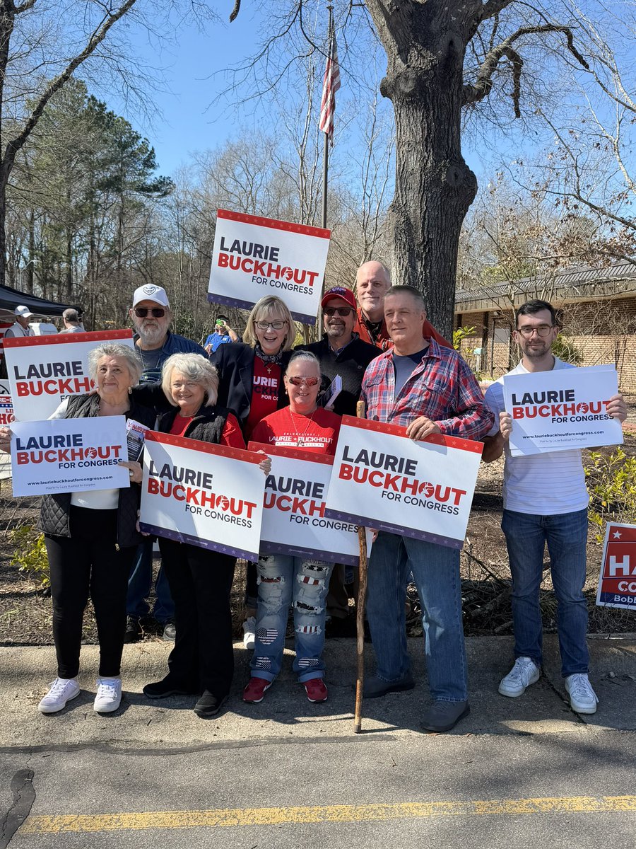 lauriebuckhout's tweet photo. Wrapped up the final day of early voting in Nash County with voters, future voters, and even some more dogs! Team Buckhout came out in strong numbers💪 https://t.co/oT2MBOTyvl