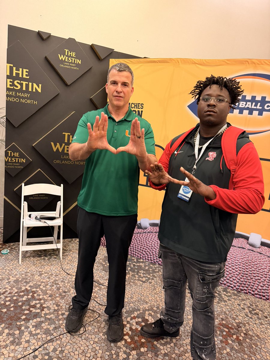 CoachDBrownOL's tweet photo. Blessed to have to opportunity to meet and network with some great coaches this weekend @coach_cristobal @cjhetherman @BayHighFball959 #canesnation https://t.co/QGnMFuFZWx