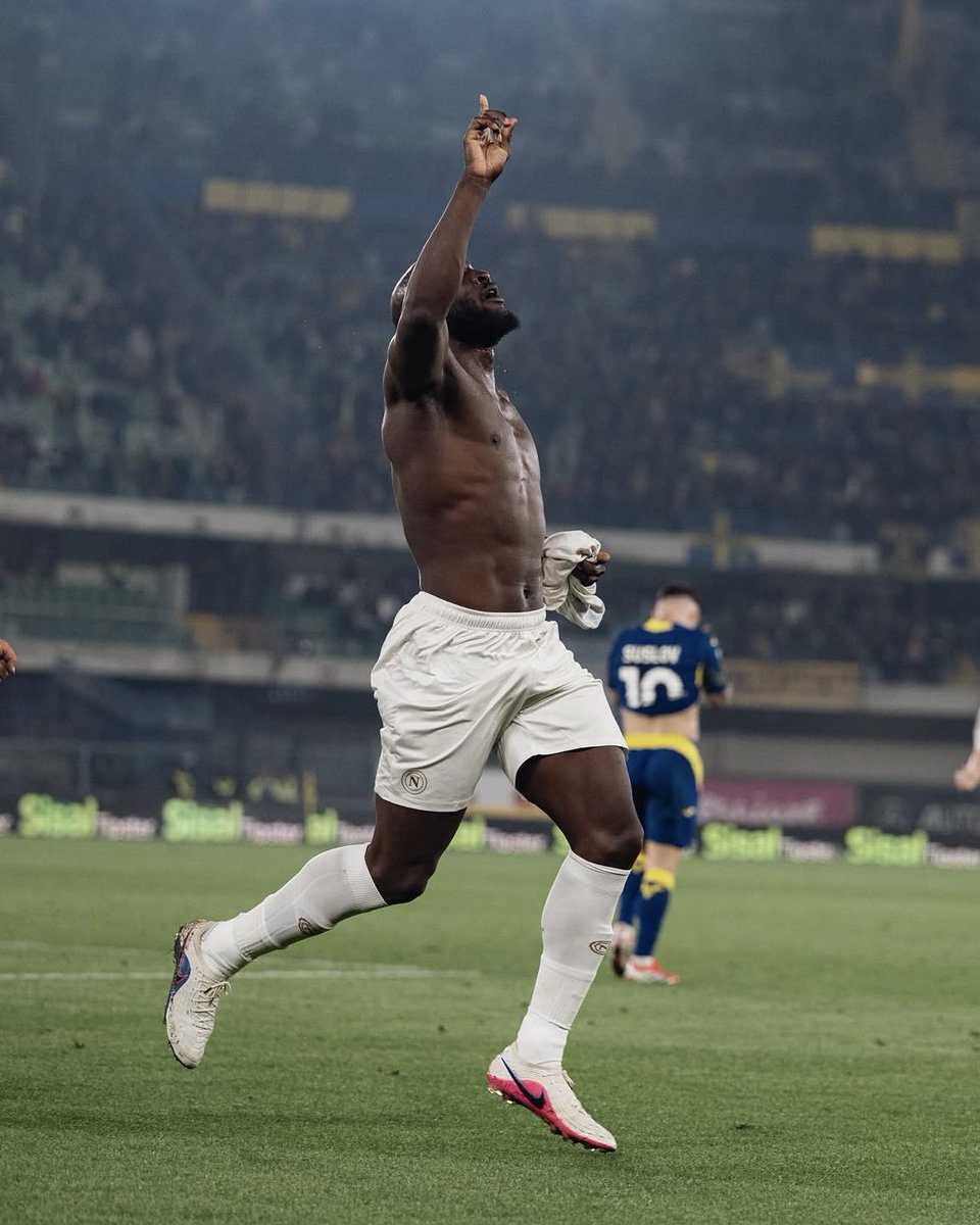 JoueursBE's tweet photo. Big Rom. On t’aime. ❤️‍🔥 https://t.co/tLHcNUwHfq