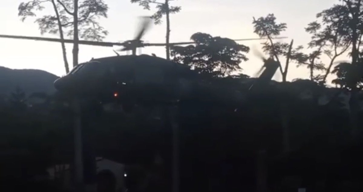 #AEstaHora | Más de 150 soldados con capacidades diferenciales de la #TerceraBrigada avanzan en una operación especial en zona urbana de Tuluá, #ValleDelCauca, contra el GAO-r Frente 57 Yair Bermúdez, señalado de generar intimidación y zozobra en la región.

Las primeras