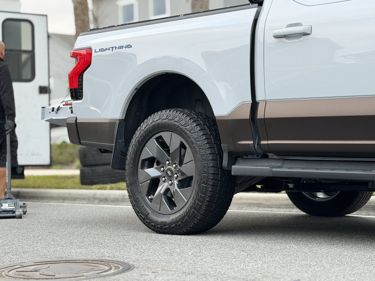 Tom Lightning tweet media