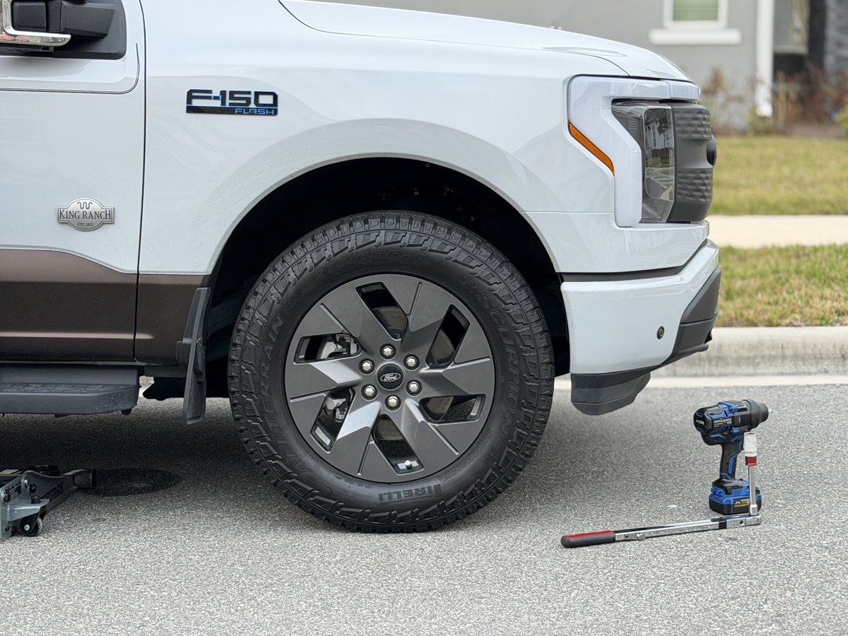 Tom Lightning tweet media