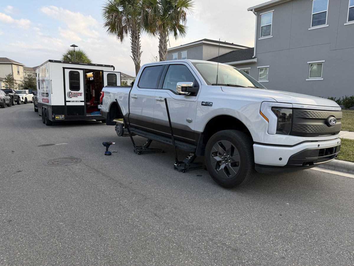 Tom Lightning tweet media