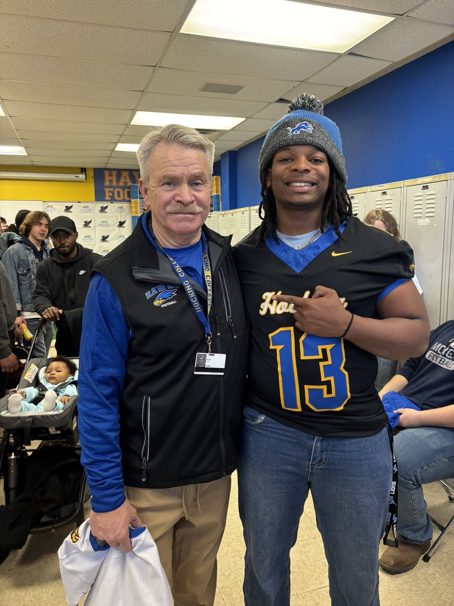 ZionShort13's tweet photo. Had an amazing visit today with my teammates at @HockingFootball https://t.co/vxIBILRS0V