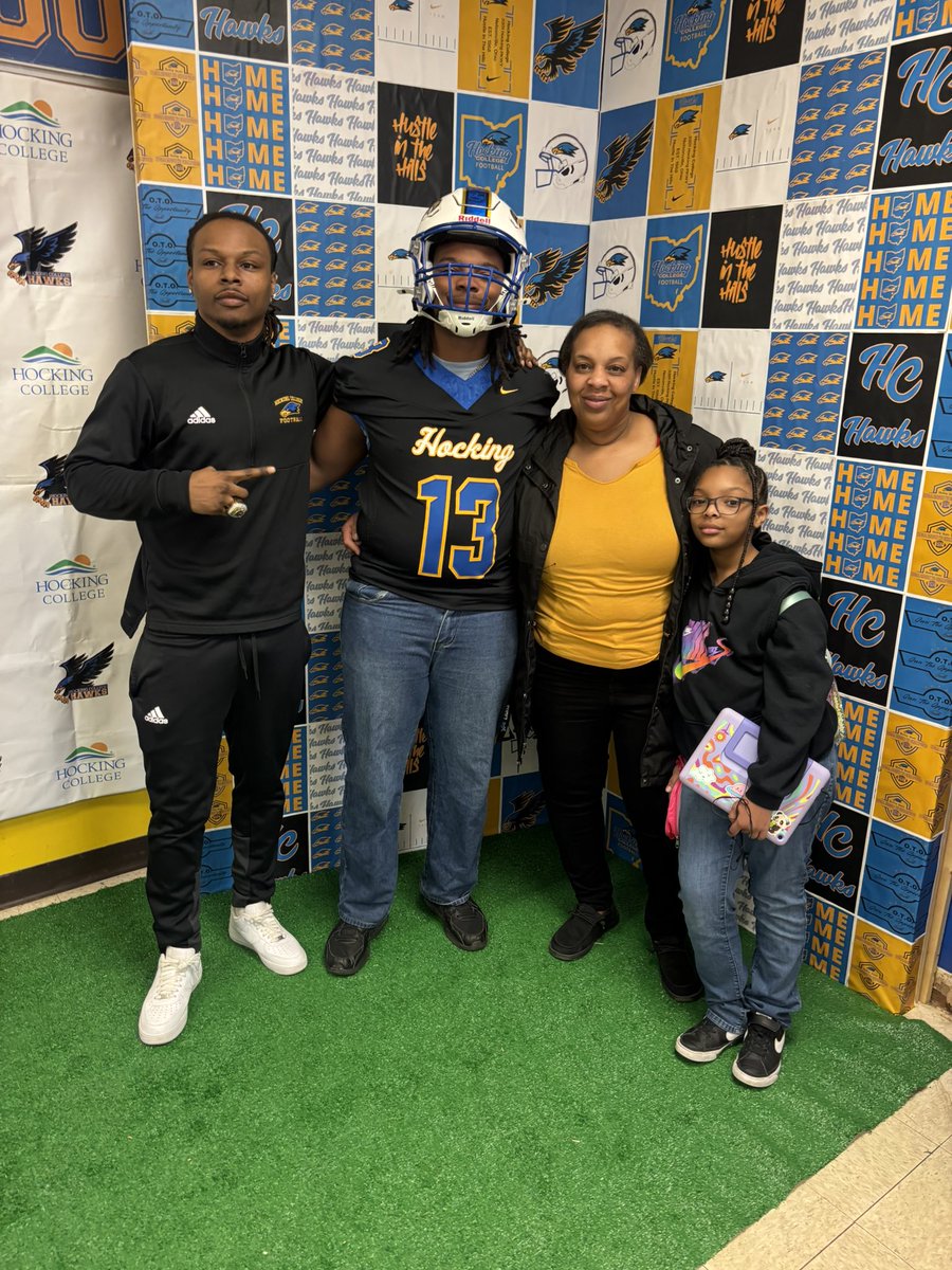 ZionShort13's tweet photo. Had an amazing visit today with my teammates at @HockingFootball https://t.co/vxIBILRS0V