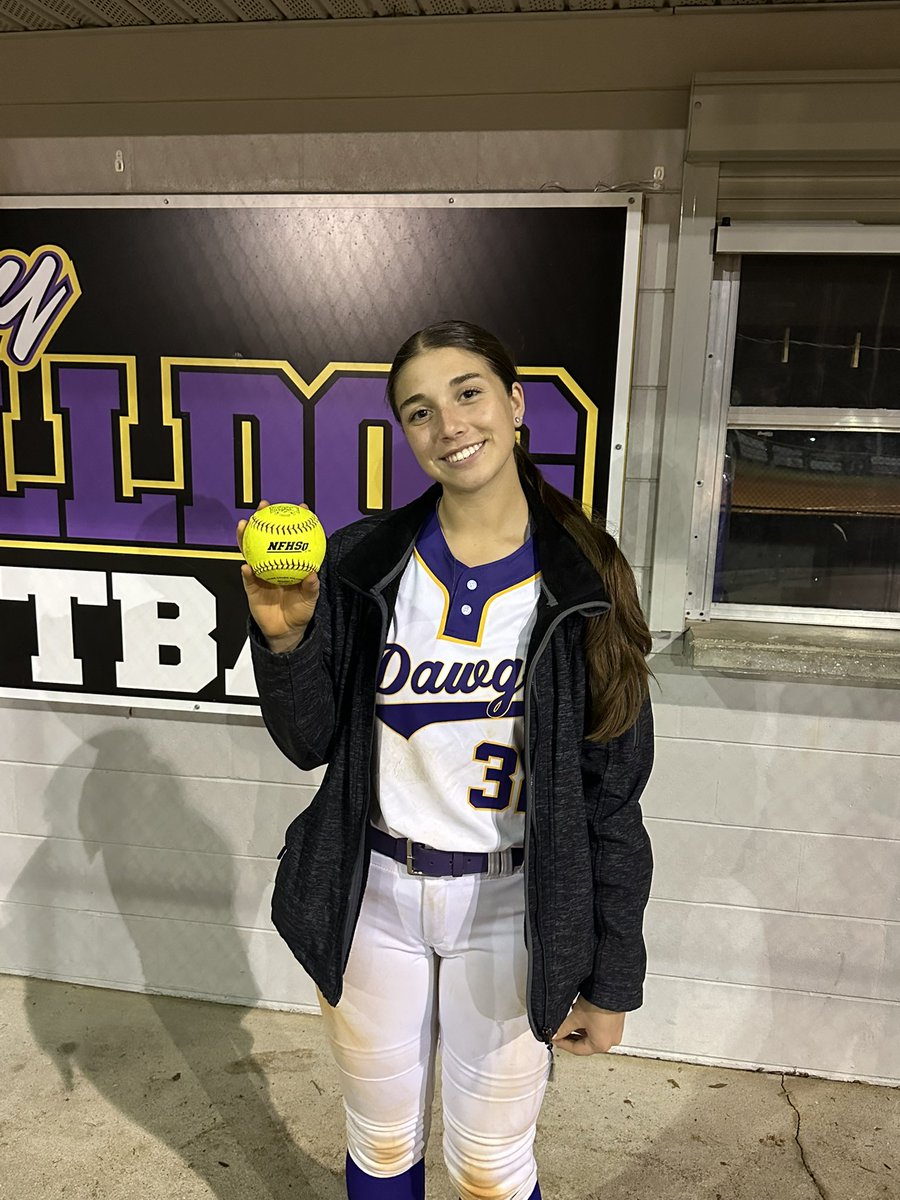 Gracelynd32's tweet photo. First 💣of the season! @CoachMarioH @JeffConrad10 @coachbuck1976 @ashlieghmclean @BaynesCoach @LindsayFico @DevynFlaherty @coachrwalker11 @joe_pound @CoachAmanda27 @rileygoreeee @kayleeallen88 @FSU_CoachWilson @Coach_Alameda https://t.co/gjYMbZFCaX