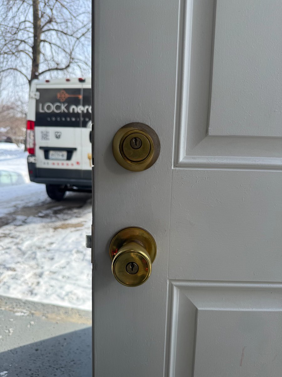 useLockNerds's tweet photo. Upside-Down Locks = Weak Security

A lock installed upside down isn’t just wrong — it can weaken your home’s security. The latch or deadbolt may not fully engage, internal parts can wear out faster, and the door may not lock as securely as it should. https://t.co/xG2QPAloyr