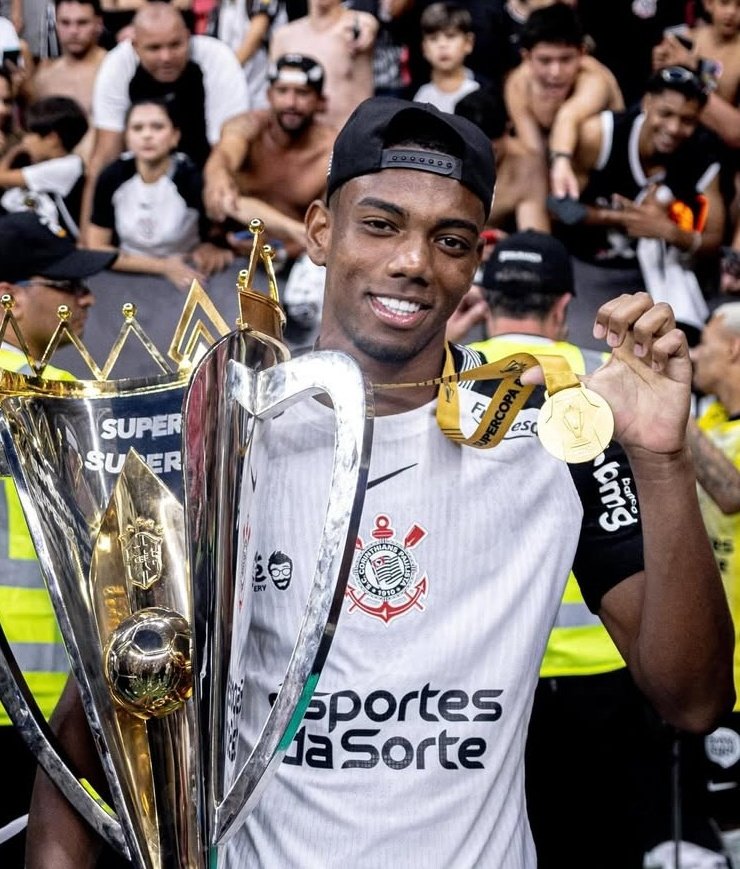 NJanfren's tweet photo. O que esse moleque está jogando hoje é uma comprovação explícita de que ele vale muito mais do que míseros €12/15 milhões de euros.

Um tapa na cara da diretoria, do Marcelo paz ou de quem quer que tenha encaminhado essa venda ao Milan.

O ANDRÉ É CRAQUE PRA CARALHO! https://t.co/fhrKdU2TqE