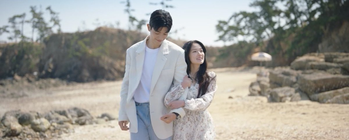 mnly_lunarr's tweet photo. I really love the ending of #NoTailToTell they gave us a realistic ending. Eunho chose to stay as a gumiho &amp; it was refreshing and different, especially since most immortal characters become human for love, It shows that love doesn’t mean giving up who you are

#NoTailToTellEp12 https://t.co/IdGoXeG4vt