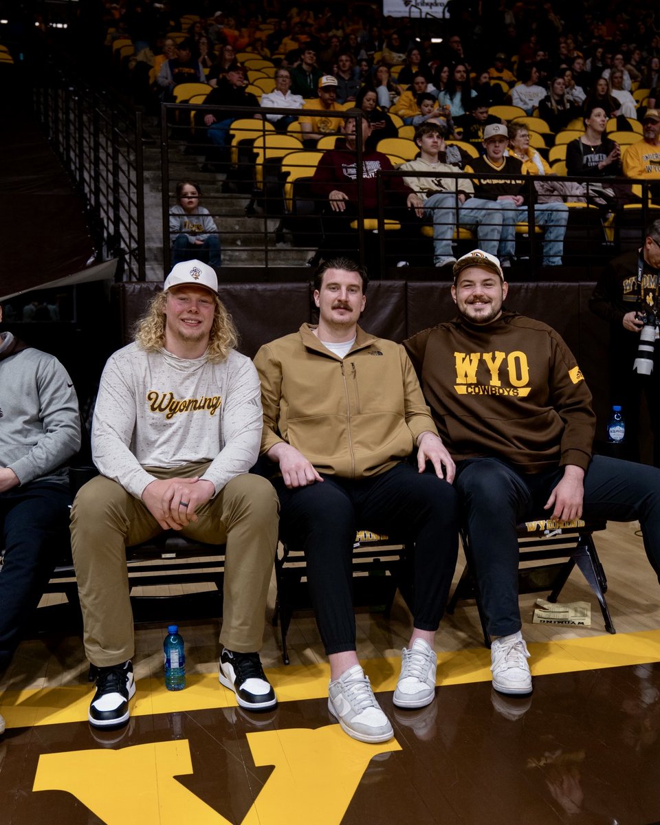 Mile High ➡️ 7220

Our man <a href="/FrankCrum75/">Frank Crum</a> decided to show his fellow <a href="/Broncos/">Denver Broncos</a> offensive linemen what Laramie is all about!

Thanks for repping the 307 today, <a href="/PalczewskiAlex/">Alex Palczewski</a> and <a href="/Gargiulo_66/">Nick Gargiulo</a> 🤠👊

#GoWyo