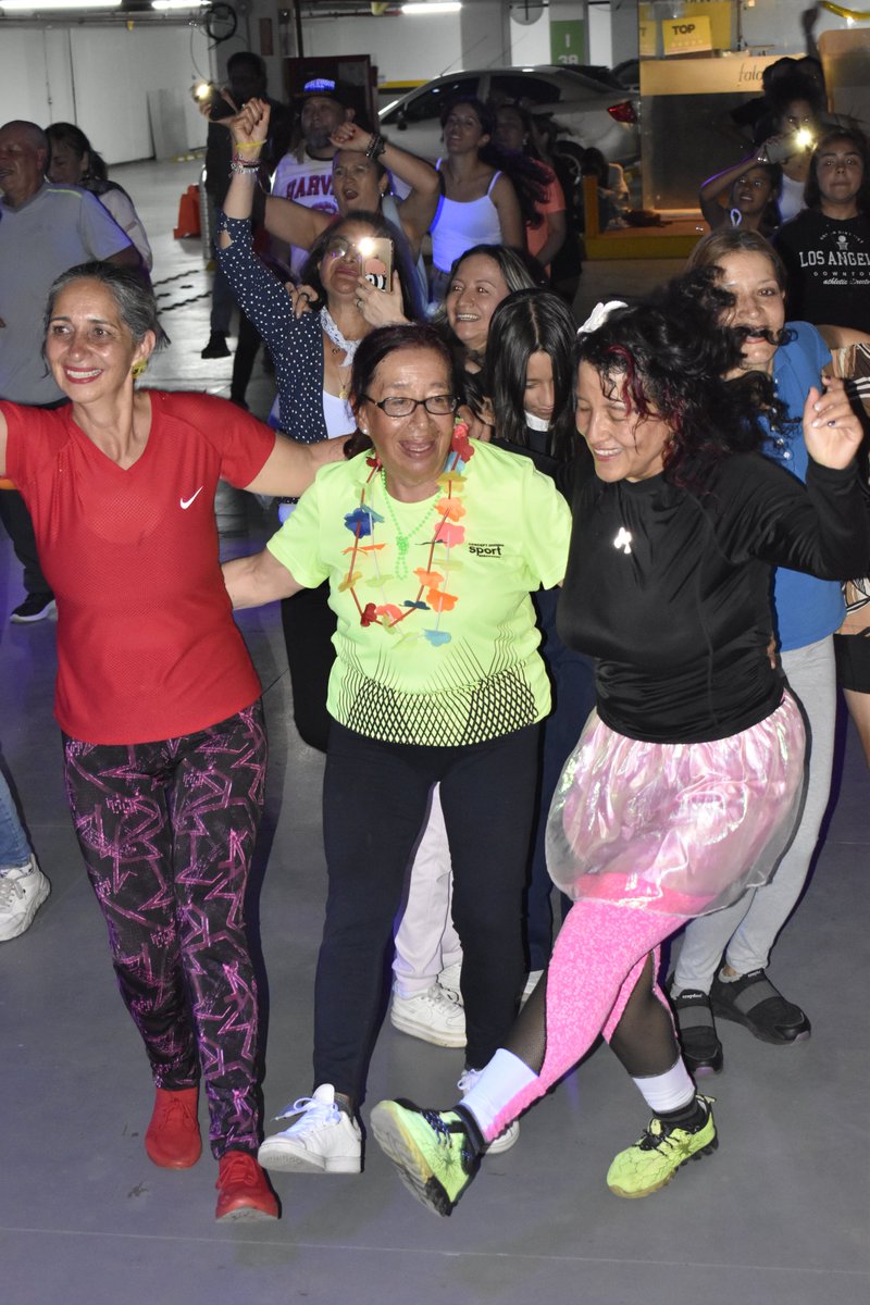 Así vivimos un día increíble en Plaza Imperial
Muchos de nuestros visitantes disfrutaron del diagnóstico gratuito de bicicletas y se dejaron llevar por la energía de nuestra rumba retro, bailando y reviviendo los mejores clásicos Gracias a todos los que participaron.