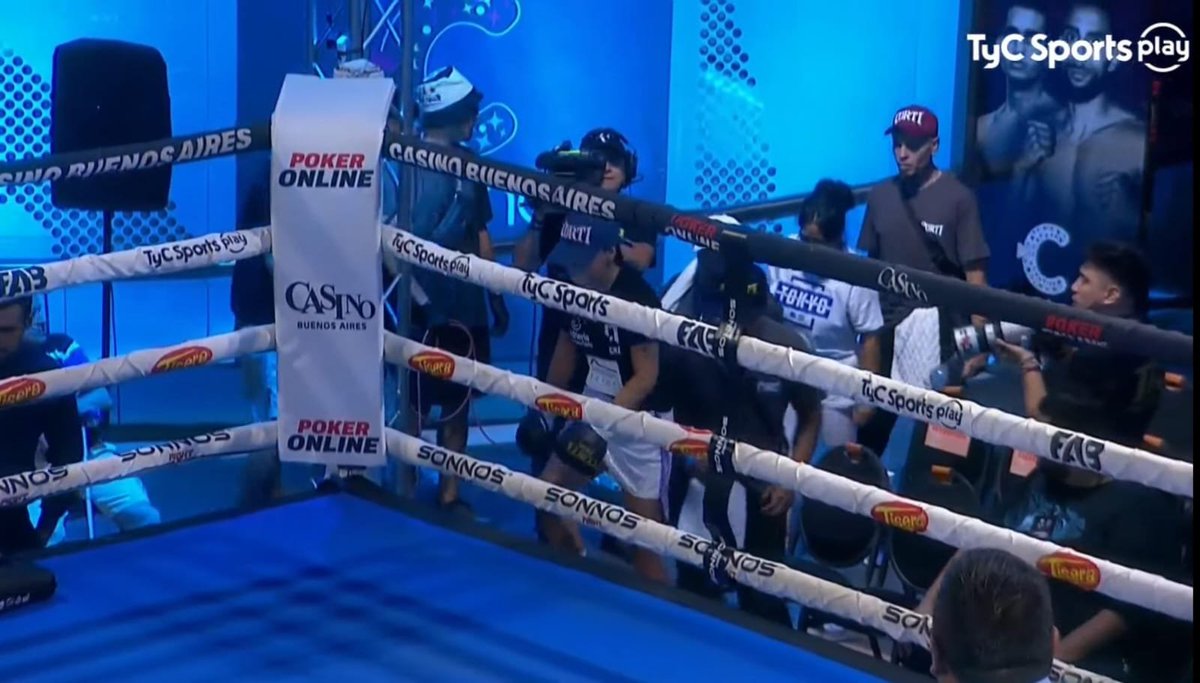 TyCSportsPlay's tweet photo. ¡A pelear! Mirá la velada de Boxeo de Primera en el Casino de Buenos Aires por TyC Sports Play 📲💻
#BoxeoEnTyCSports https://t.co/z31i55TiDo