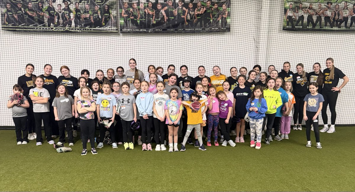 Day 2 of youth camp is in the books!! So impressed with these  young ladies and the high school girls working with them!! Truly was another great day!! 
🖤💛💪💪
<a href="/Riverside_athl/">Riverside Athletics</a>