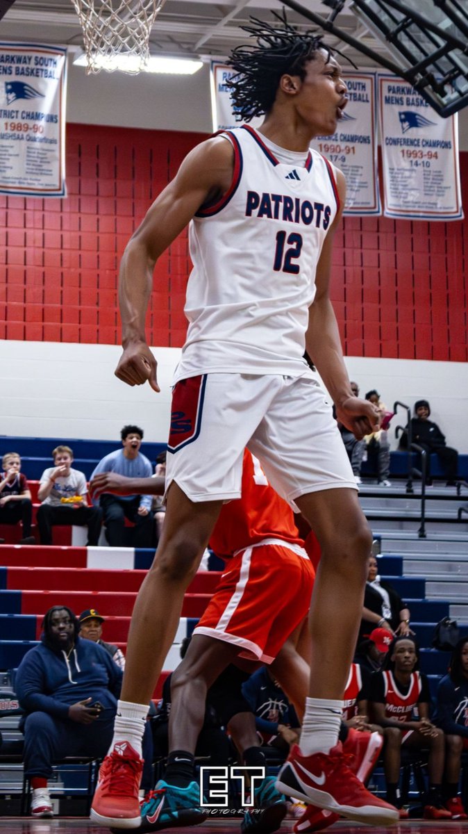 TuckerQb14's tweet photo. The Anatomy of a Dunk
It starts with belief.
Built on work.
Finished with authority.
And felt by everybody in the gym.
Senior Night. 6 in a row.
Next stop: Districts.
#ParkwaySouthPatriots #12 #StatementMade https://t.co/fEJ6PutyX9