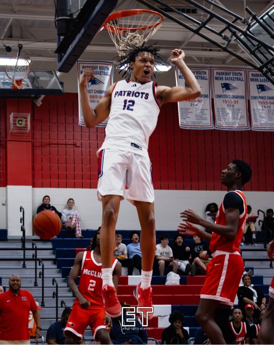 TuckerQb14's tweet photo. The Anatomy of a Dunk
It starts with belief.
Built on work.
Finished with authority.
And felt by everybody in the gym.
Senior Night. 6 in a row.
Next stop: Districts.
#ParkwaySouthPatriots #12 #StatementMade https://t.co/fEJ6PutyX9