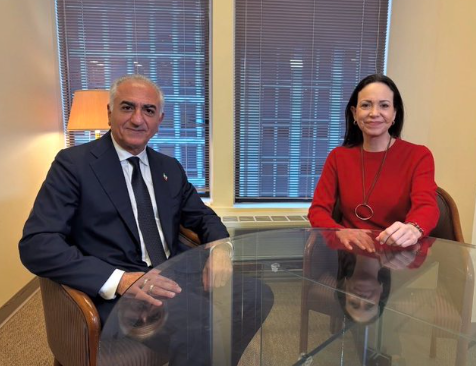 ArturoMcfields's tweet photo. Venezuela e Irán. El principe heredero Reza Pahlavi y la dama de hierro María Corina Machado.
Una sola palabra 
LIBERTAD! https://t.co/oI5yUryIDS