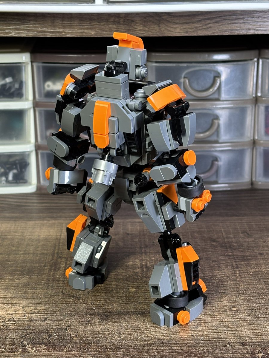 クォル(メ・ガネ) tweet media