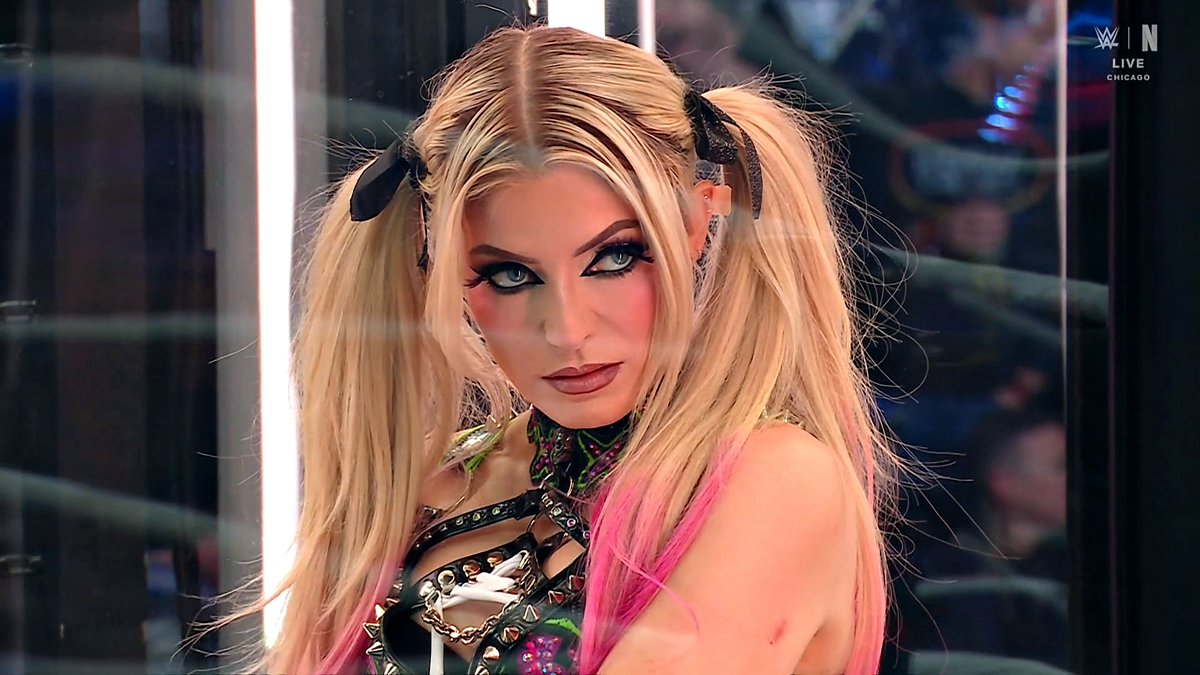 Being a mother of a 2 year old and still looking this good is a blessing. 

#WWEChamber