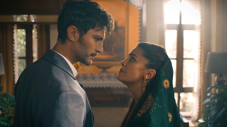 Serhat ve Yıldız zoraki bir çıkar evliliği içinde. Yıldız inatçı hırçın Serhat kontrolsüz dominant ve otoriter. Odaları dışında ağa ve hanım ağa olarak ağırlıklarını koyarken odalarına çekildiklerinde birbirlerine sarıyorlar. Yıldız Urfa'nın en güzel kadını olarak nam salarken