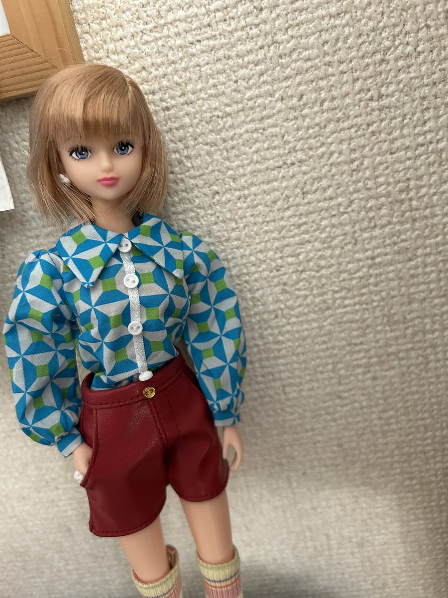 susugi11292's tweet photo. 朝から着せ替え🥰
はるか大昔？にオンラインにいたシオンさん
に着せてみました
お仕事行く前のバタバタなので……背景も何もあったものじゃないけど🤣 https://t.co/c7A5CYQHWi