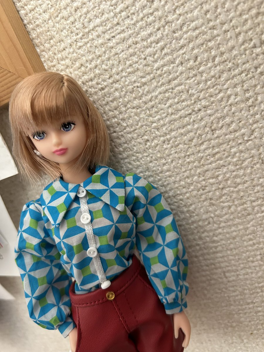 susugi11292's tweet photo. 朝から着せ替え🥰
はるか大昔？にオンラインにいたシオンさん
に着せてみました
お仕事行く前のバタバタなので……背景も何もあったものじゃないけど🤣 https://t.co/c7A5CYQHWi