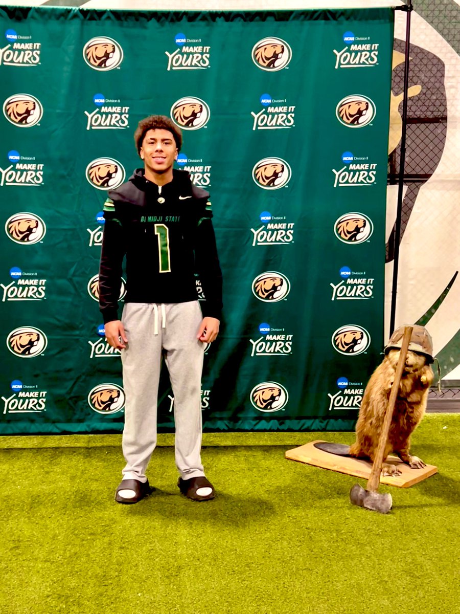 IsaiahFlowers01's tweet photo. After an amazing junior day visit with @coachabrown1 and a really good talk with @ShevinJr I am very blessed to receive my first official offer!!! @PrebleFootball @BSUBeaversFB https://t.co/e0VsXPhgJM