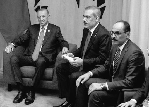 TahsinBabur's tweet photo. Tepemize bombalar yağmıyorsa, yatın kalkın bu ADAMLARA dua edin.. https://t.co/pXFJcdOPOY