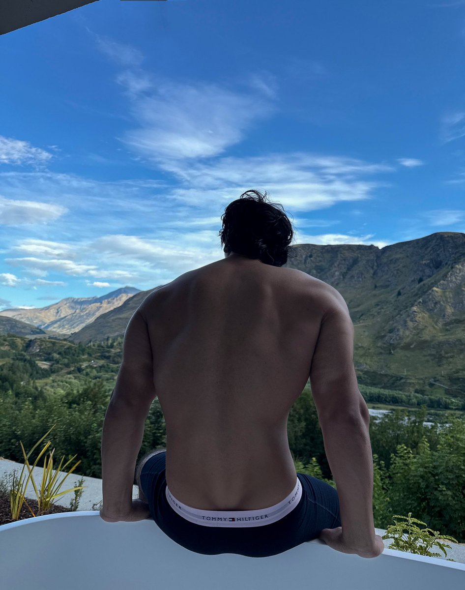 brownboyfitt's tweet photo. Who’s joining me for a bath? 🛁 https://t.co/Y2sOiVUzQP