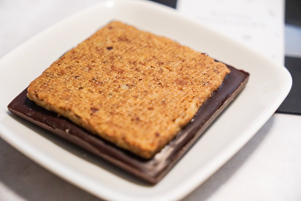 メゾンハタケヤマ タブレットビスケットフランボワーズ どう見ても大