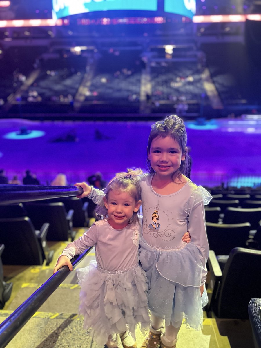 BenzDerrick's tweet photo. #disneyOnIce https://t.co/BxkFCSTzBQ