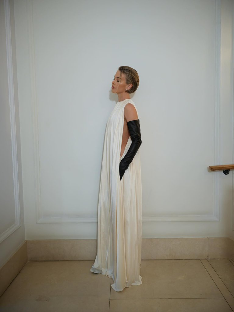 Julianne Hough tweet media