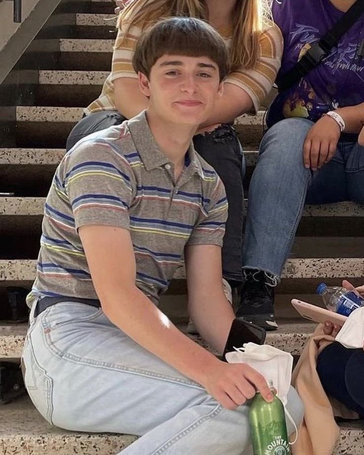 madmiwis's tweet image. noah schnapp as will byers in s4 is so dear to me, my pookie.