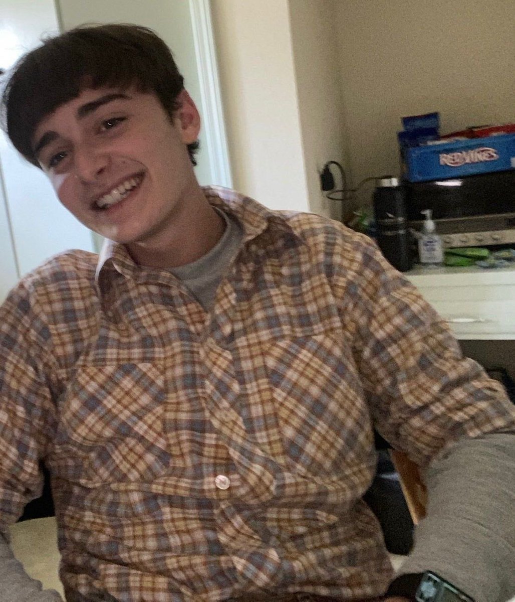 madmiwis's tweet image. noah schnapp as will byers in s4 is so dear to me, my pookie.